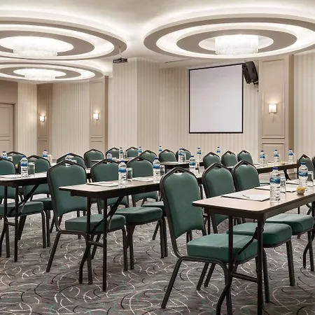 Ramada By Wyndham Nilufer Hotel 4*