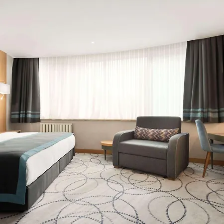Ramada By Wyndham Nilufer Hotel 4*
