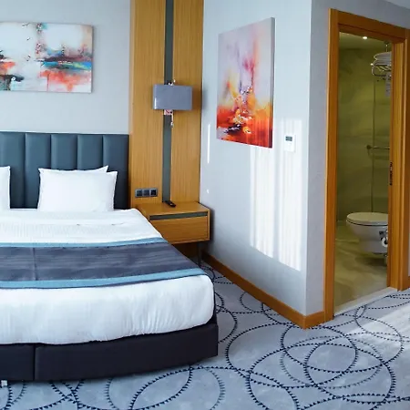 Ramada By Wyndham Nilufer Hotel