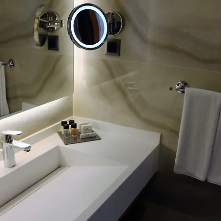 Ramada By Wyndham Nilufer Hotel 4*