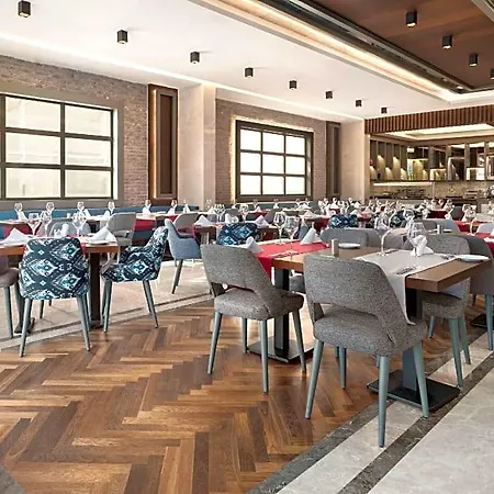 Ramada By Wyndham Nilufer Hotel 4*