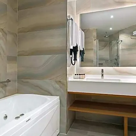 Ramada By Wyndham Nilufer Hotel 4*