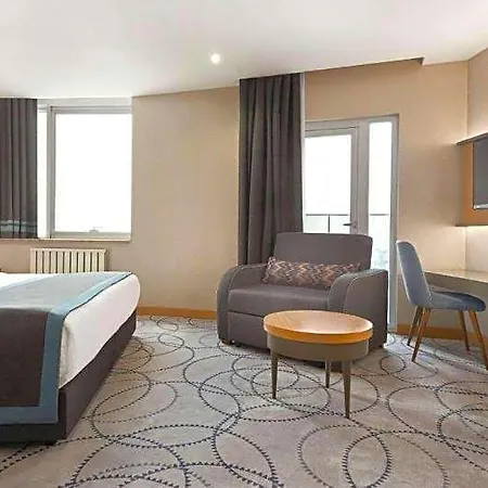 Ramada By Wyndham Nilufer Hotel