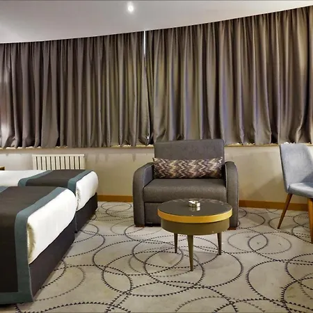 Ramada By Wyndham Nilufer Hotel 4*